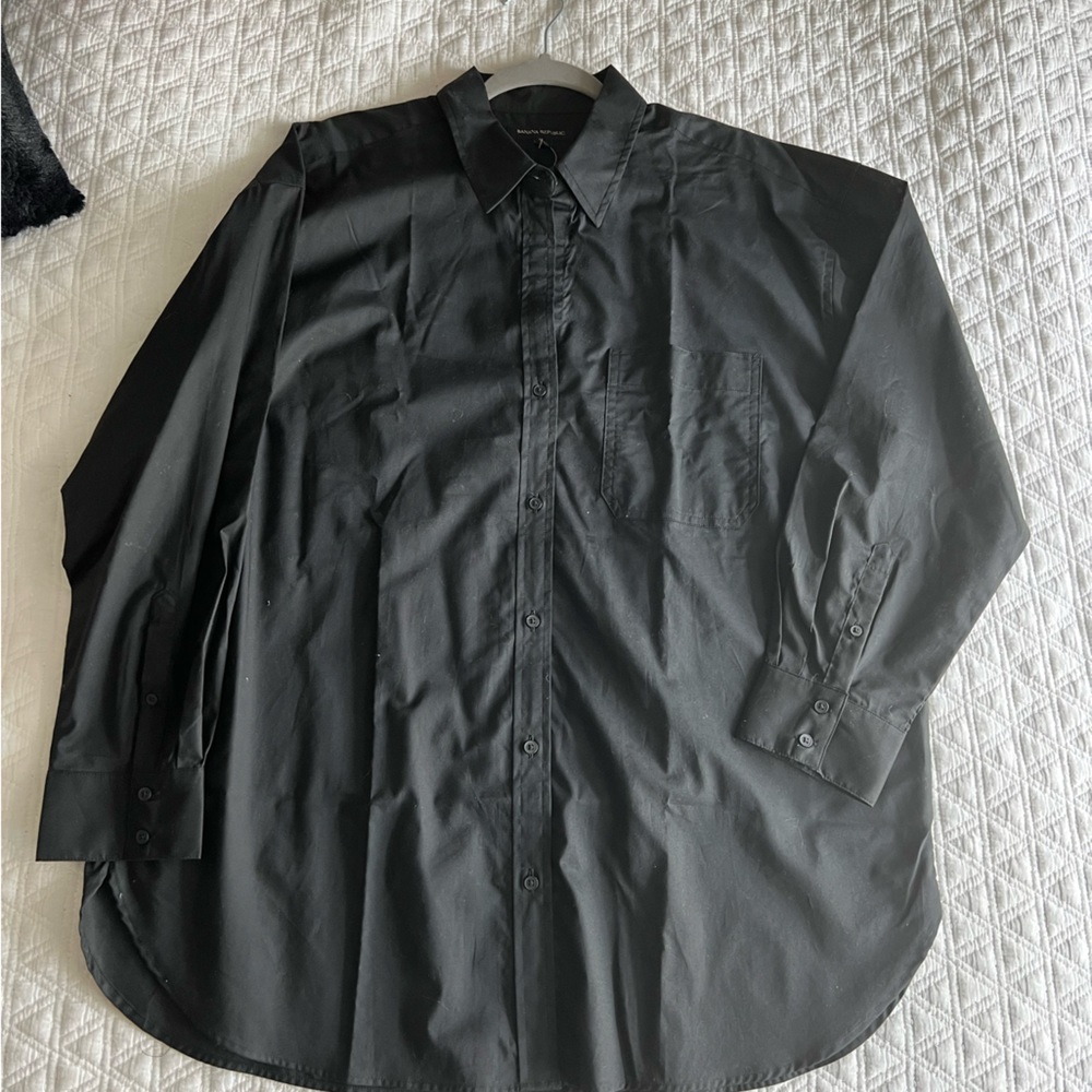NWT. Banana Republic Long Sleeve Women’s Button Down. Size Large.